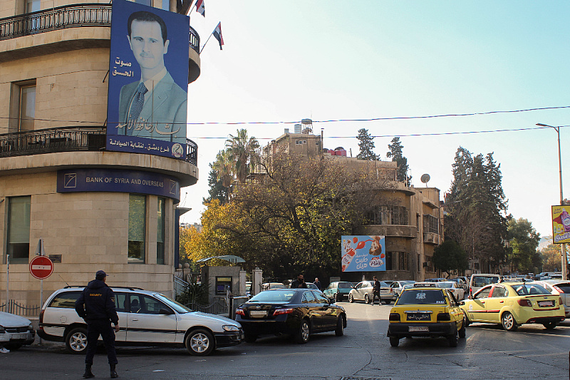 Fotografija Bashara al-Assada u Damasku (Foto: Reuters)