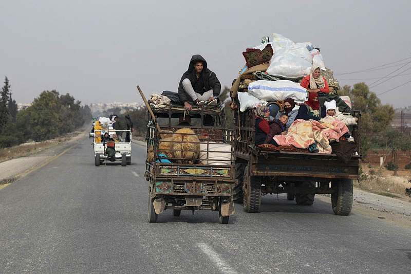 Bijeg dijela civila dok su je pobunjenici osvajali (Foto: Reuters)