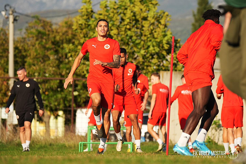 Souza u pozadini, iza Lohana (Foto: FK Velež Mostar)