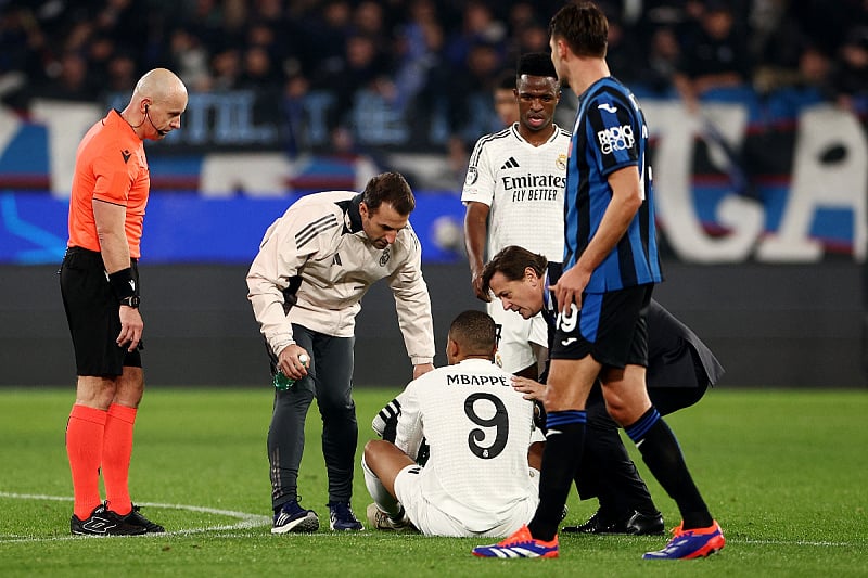 Mbappe zamijenjen zbog povrede u prvom dijelu (Foto: Reuters)