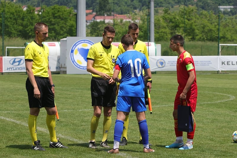 Deket u dresu reprezentacije BiH (Foto: Twitter)