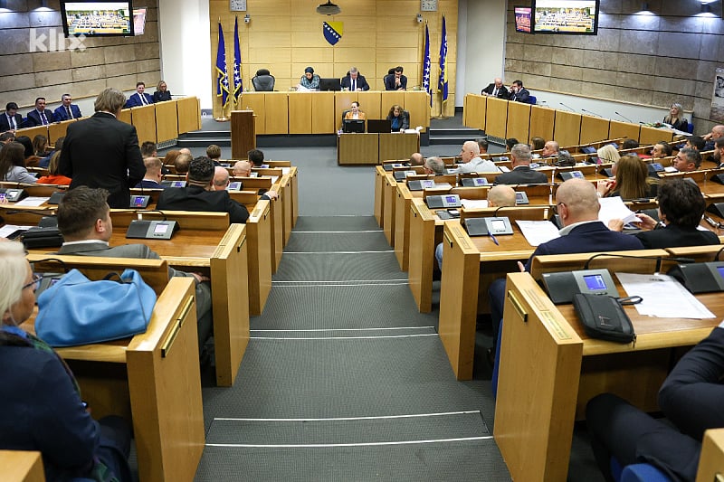 Burna sjednica Predstavničkog doma Parlamenta FBiH (Foto: I. L./Klix.ba)