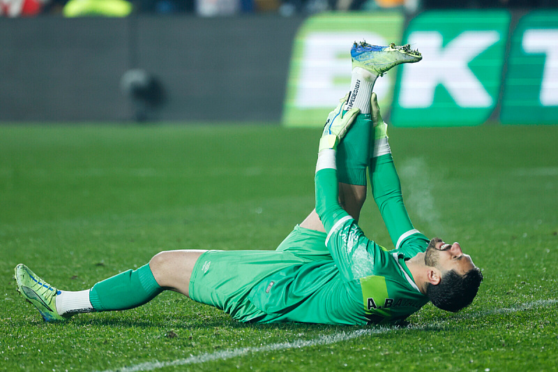 Augusto Batalla se u finišu utakmice žalio na grčeve (Foto: EPA-EFE)