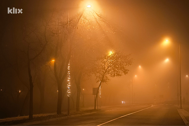 Magla i smog otežali odvijanje saobraćaja (Foto: E. M./Klix.ba)