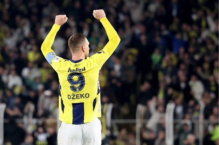 Džeko je pravi lider Fenerbahčea (Foto: Facebook/Edin Džeko)