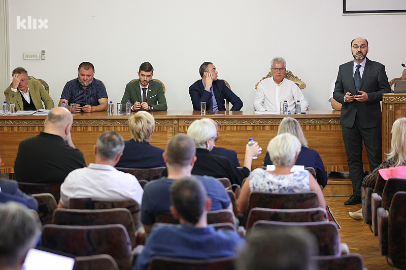 Nastavlja se spor u vezi izbora rektora UNSA Tarika Zaimovića (Foto: I. L./Klix.ba)