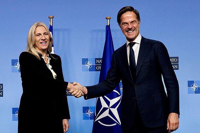 Cvijanović i Rutte na press konferenciji (Foto: NATO)