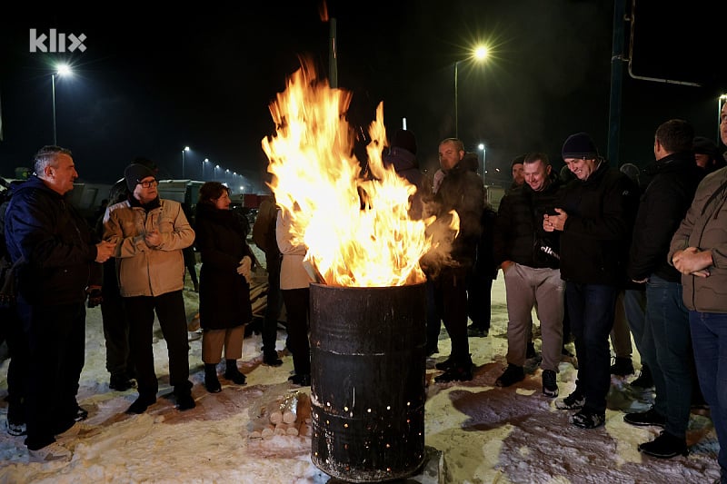 Performans Vogošćana kojim su ukazali na problem grijanja (Foto: I. Š./Klix.ba)