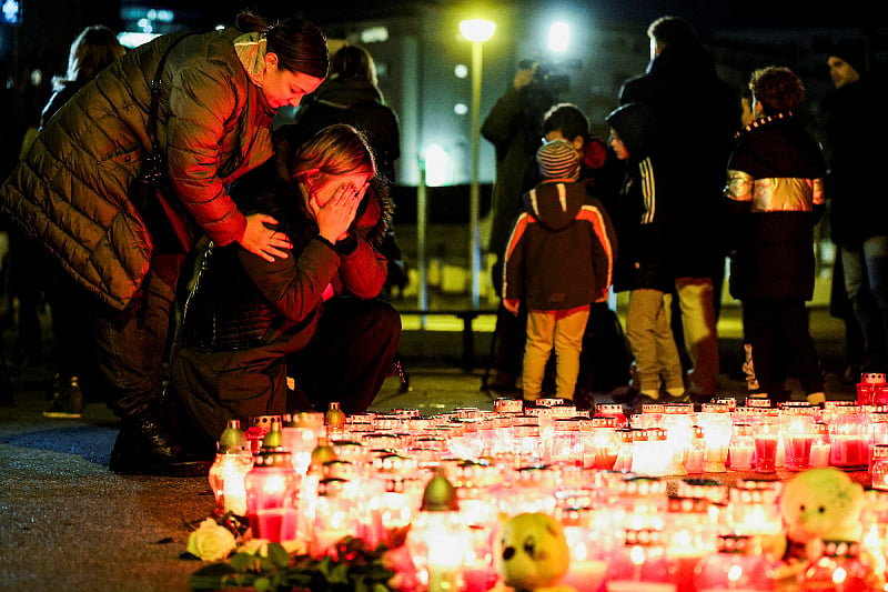 Paljenje svijeća u Zagrebu (Foto: Reuters)