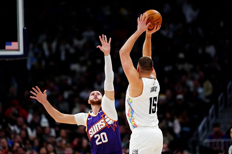 Nurkić se nije naigrao sinoć (Foto: Reuters)