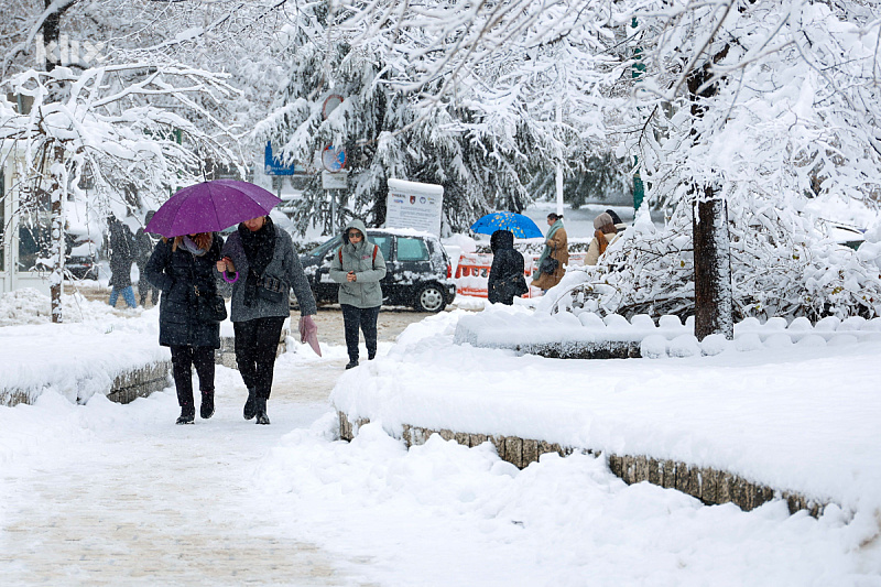 Snijeg i nije toliko idiličan u nekim općinama (Foto: FENA)