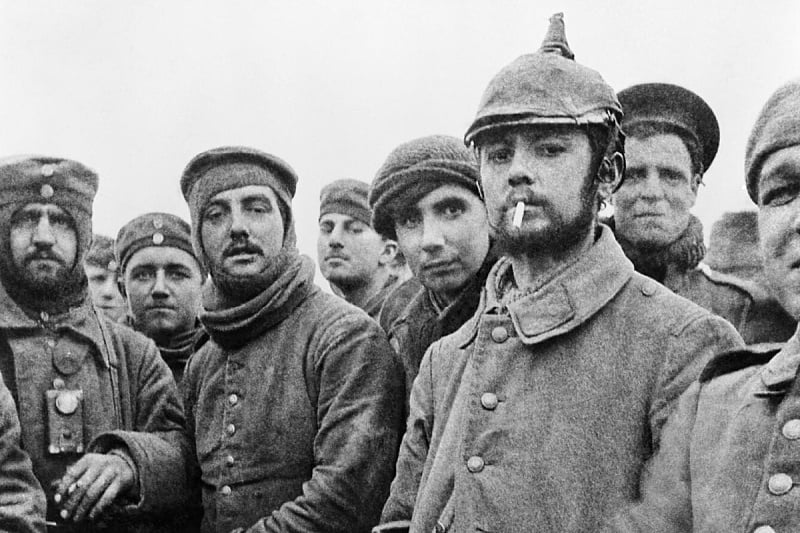 Britanske i njemačke trupe na Božić 1914. godine (Foto: Imperial War Museum)