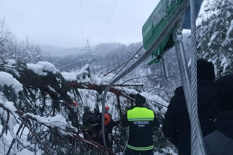 Ekipe na terenu (Foto: Općina Tešanj)