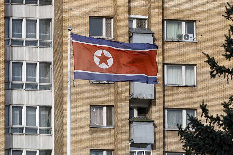 Zastava Sjeverne Koreje u Moskvi (Foto: EPA-EFE)