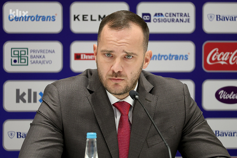 Zeljković se obraća javnosti na novogodišnjoj konferenciji za medije (Foto: Screenshot)