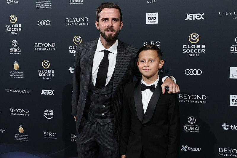 Pjanić sa sinom Edinom na Globe Soccer Awards u Dubaiju (Foto: EPA-EFE)