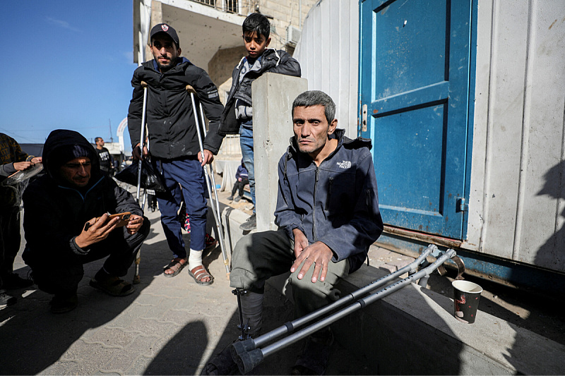 Palestinci evakuisani iz bolnice Kamal Adwan u sjevernoj Gazi (Foto: Reuters)