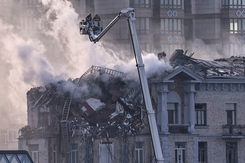 Posljedice ruskog napada na Kijev tokom novogodišnje noći (Foto: Reuters)