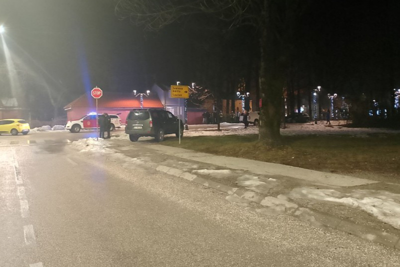 Na ulicama su prisutne brojne policijske patrole (Foto: Radio Crne Gore)