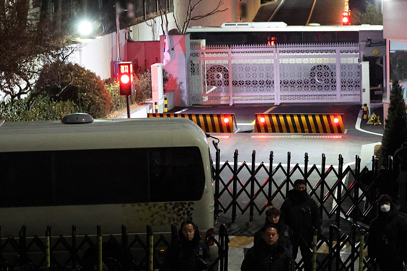 Autobusi blokiraju ulaz u predsjedničku rezidenciju (Foto: Reuters)