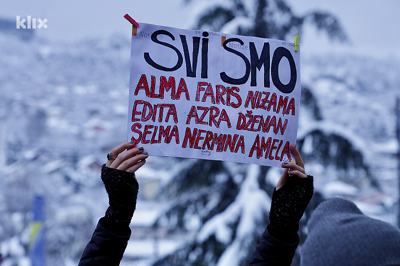 Transparent s protesta zbog presude Eldinu Hodžiću (Foto: I. Š./Klix.ba)