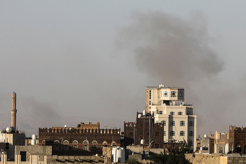 Dim u Jemenu nakon jednog od ranijih napada (Foto: Reuters)