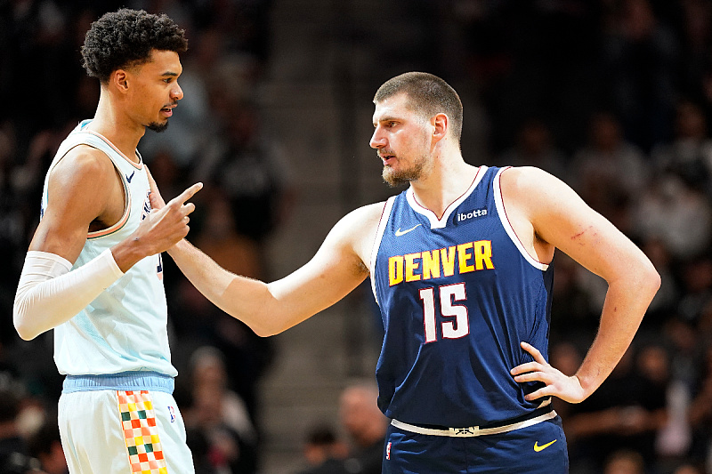 Victor Wembanyama i Nikola Jokić (Foto: Reuters)