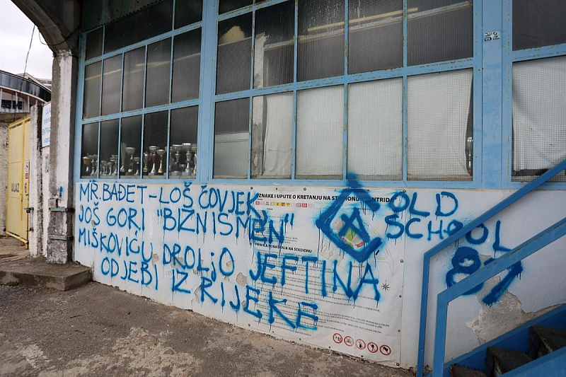 Grafit navijača Rijeke na Kantridi (Foto: Goran Kovačić / Pixsell)