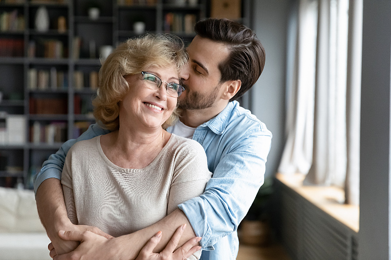 Razlika u godinama ne treba biti tabu tema (Foto: Shutterstock)