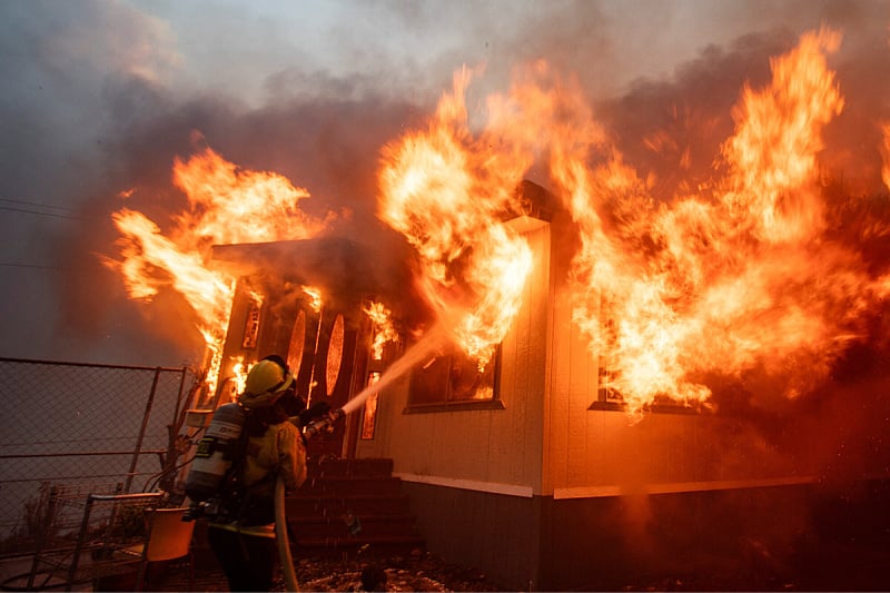 Stižu prve informacije o povrijeđenima u požaru (Foto: Reuters)