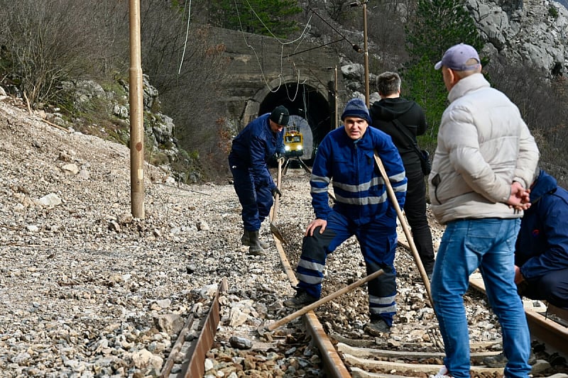 Jučerašnji radovi na željezničkoj pruzi u Jablanici (Foto: V. D./Klix.ba)