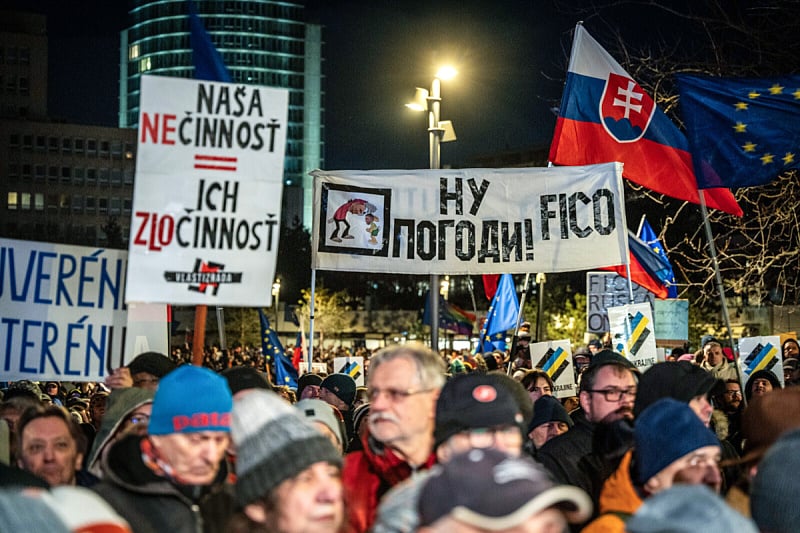 Masovni protesti u Slovačkoj (Foto: EPA-EFE)