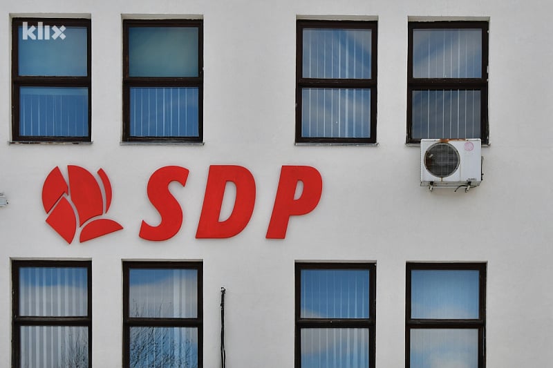 Gradska organizacija SDP Živinice obavijestila je javnost da su iz ove stranke isključeni vijećnici Dino Ahmetović i Ibrahim Kozarević (Foto: I. Š./Klix.ba)