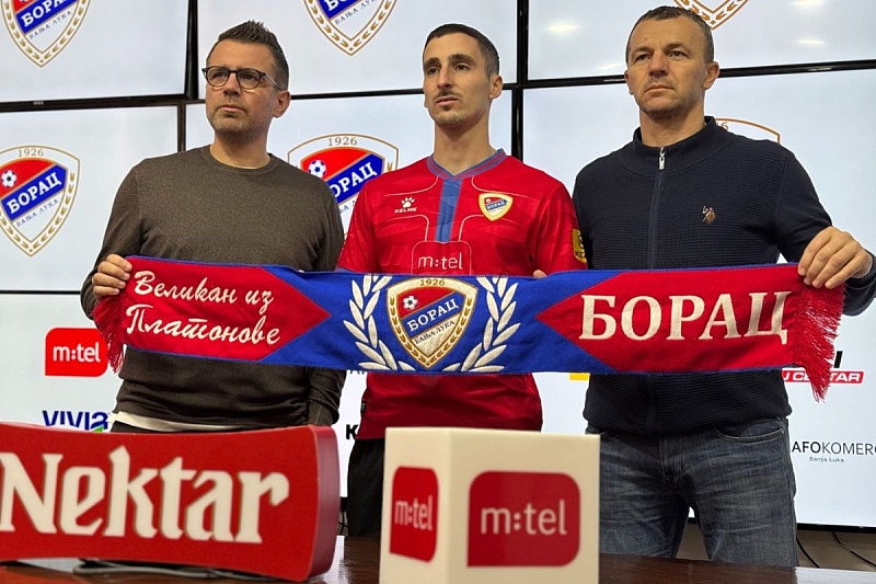 Amer Hiroš sa Zvjezdanom Misimovićem i Oliverom Jandrićem (Foto: FK Borac)