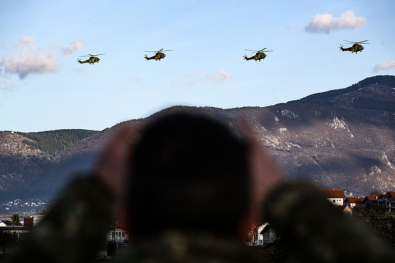 Rumunski helikopteri IAR-330 (Foto: EUFOR)