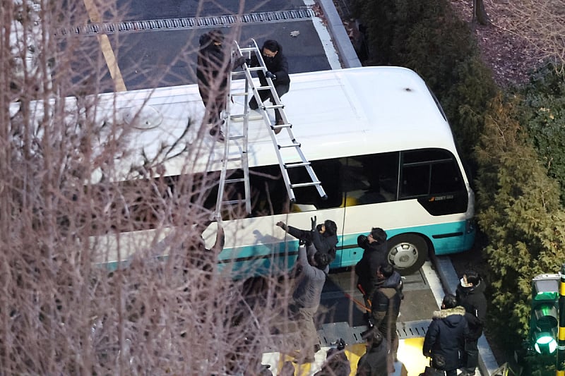 Policija koristila specijalne metode ulaska u rezidenciju (Foto: Reuters)