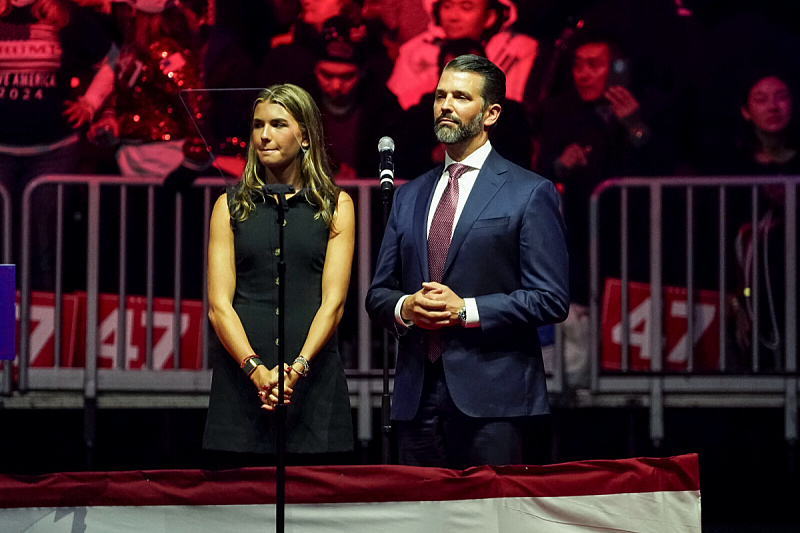 Kai Trump sa svojim ocem Donaldom Trumpom Jr. (Foto: EPA-EFE)