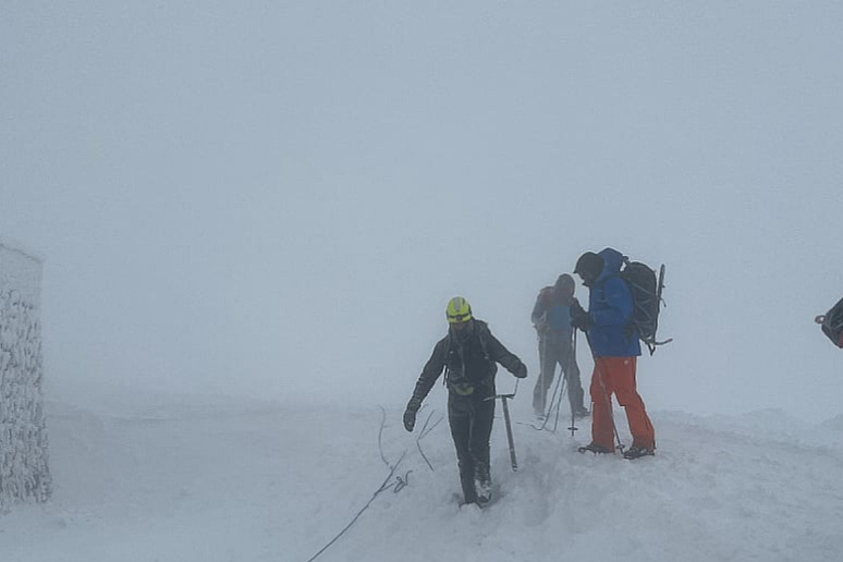 Brojne spasilačke ekipe su vršile potragu u opasnim uslovima (Foto: GSS)