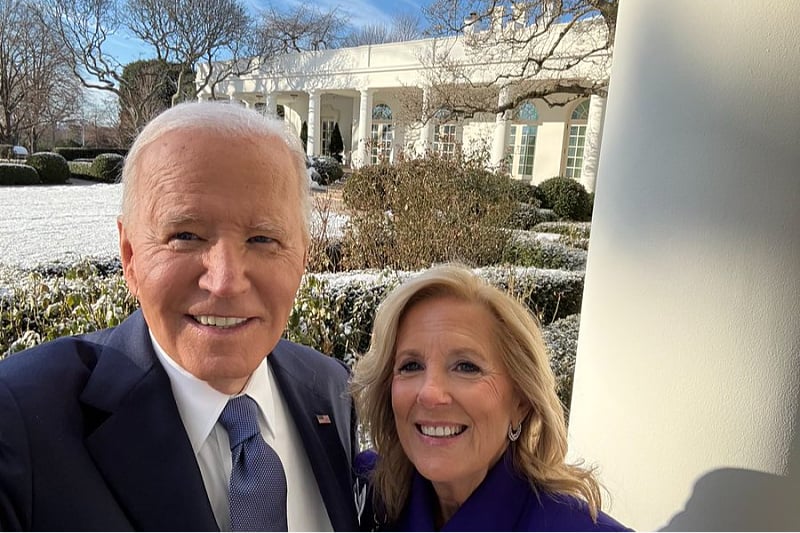 Joe i Jill Biden su danas objavili fotografiju iz Bijele kuće