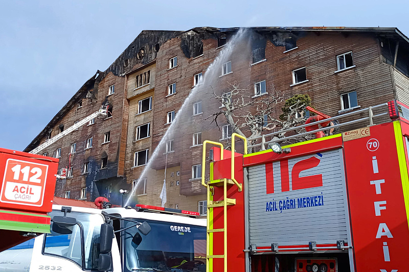 Gašenje vatre (Foto: Reuters)