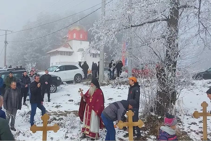 Kragljivoda: Nedopuštenim postavljanjem tri krsta oskrnavljeno šehidsko mezarje