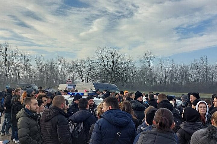 Mjesto žandarmerijske blokade poljoprivrednika i studenata kod Novog Sada (Foto: Agroklub)