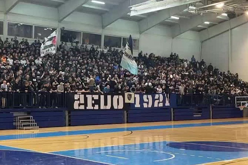 Manijaci na futsal derbiju (Foto: Screenshot)