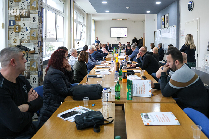 Učesnici okruglog stola u Sarajevu (Foto: I. L./Klix.ba)