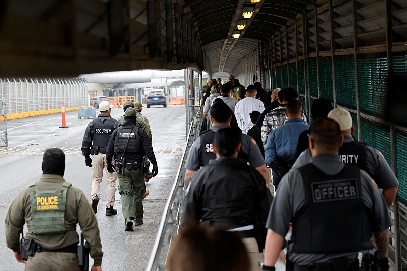 Nakon što je na američko-meksičku granicu raspoređen povećani kontingent američke vojske, broj ilegalnih migracija naglo je pao (Foto: Reuters)