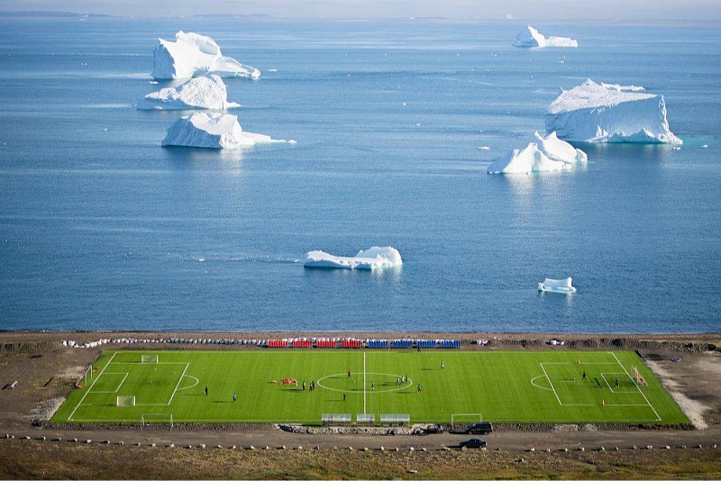 Jedno od impresivnih nogometnih igrališta (Foto: Visit Grenland)