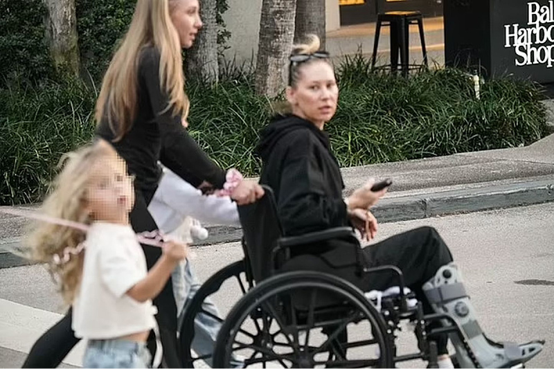 Anna Kournikova u invalidskim kolicima (Foto: Back Grid)