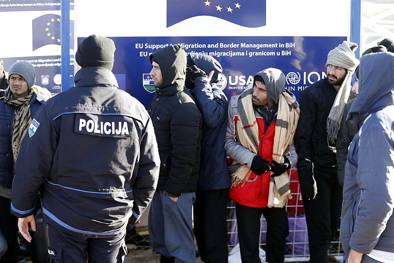 Migranti se vratili taksijem (Foto: EPA-EFE)