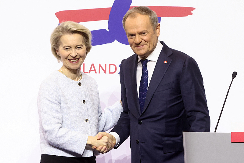 Ursuluavon der Leyen i Donald Tusk (Foto: Reuters)