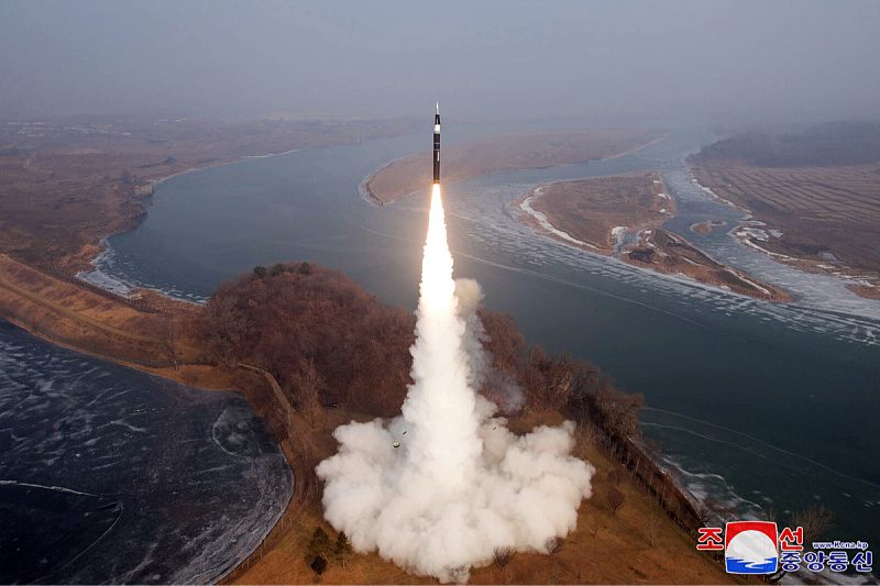 Testiranje balističke rakete srednjeg dometa (Foto: EPA-EFE)